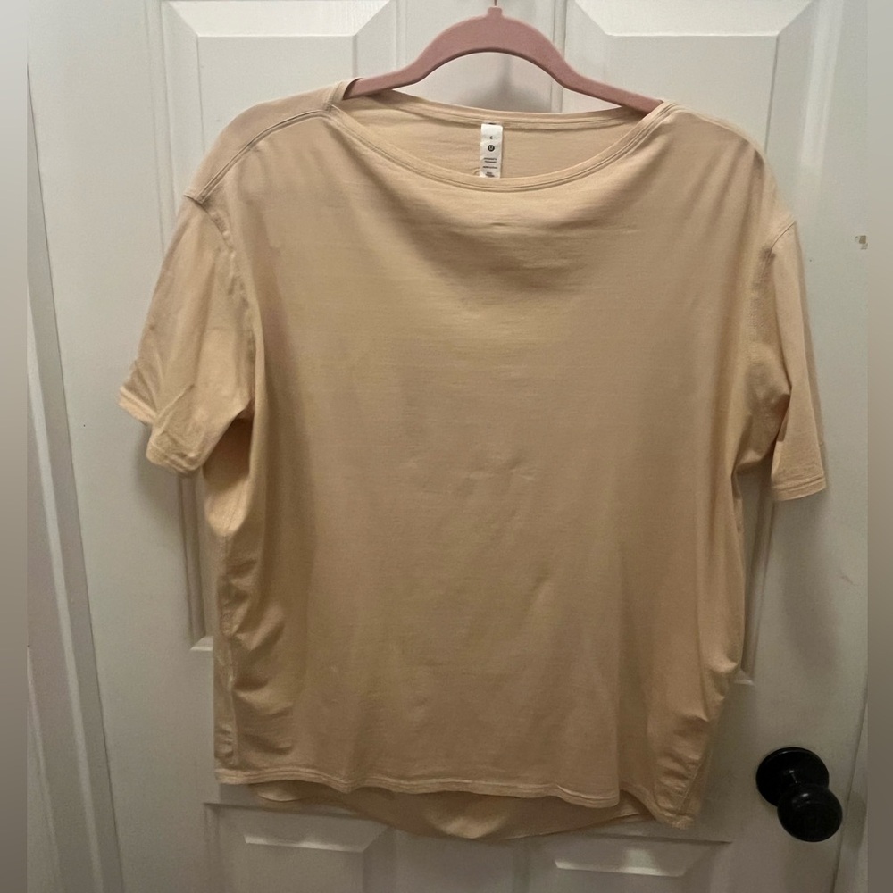 🍋 LIKE NEW Lululemon Back in Action Top - Stripe Prosecco Pale Linen - Sz 6